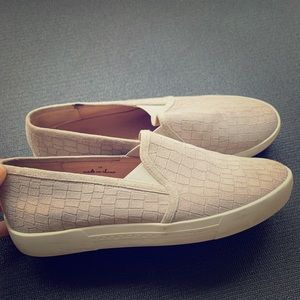 Joie slip on sneakers